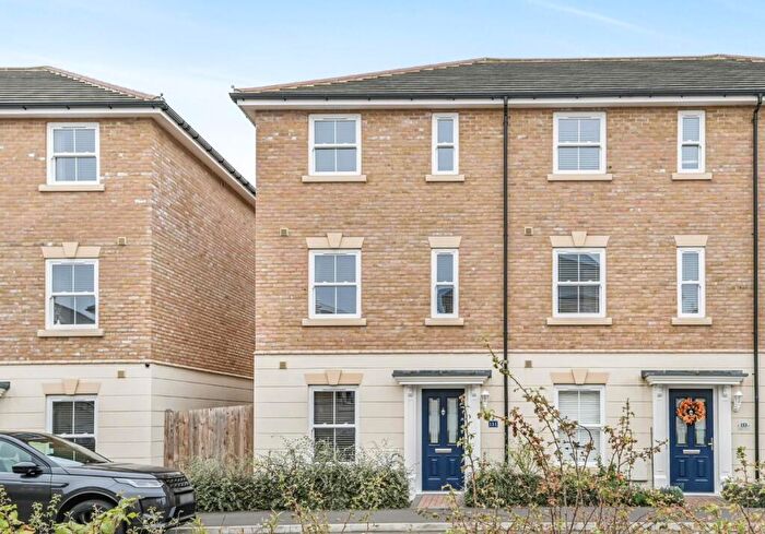 4 Bedroom End Of Terrace House For Sale In Woodlands Park Drive, Dunmow, Essex, CM6