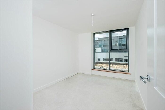 3 Bedroom Flat To Rent In Waterside Way, London, N17