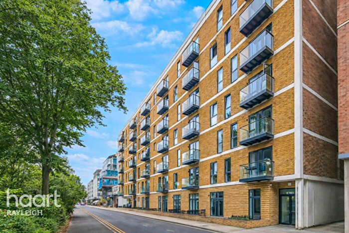 2 Bedroom Apartment To Rent In Victoria Avenue, Southend-on-sea, SS2