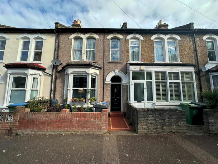 1 Bedroom Flat To Rent In Hazelwood Road, E17