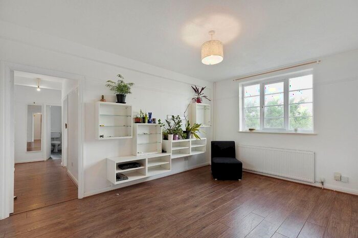 2 Bedroom Flat To Rent In Elmers End Road, London, SE20