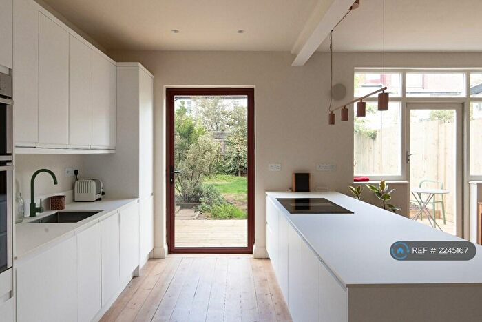 3 Bedroom Semi-Detached House To Rent In Forest Hill Road, London, SE22