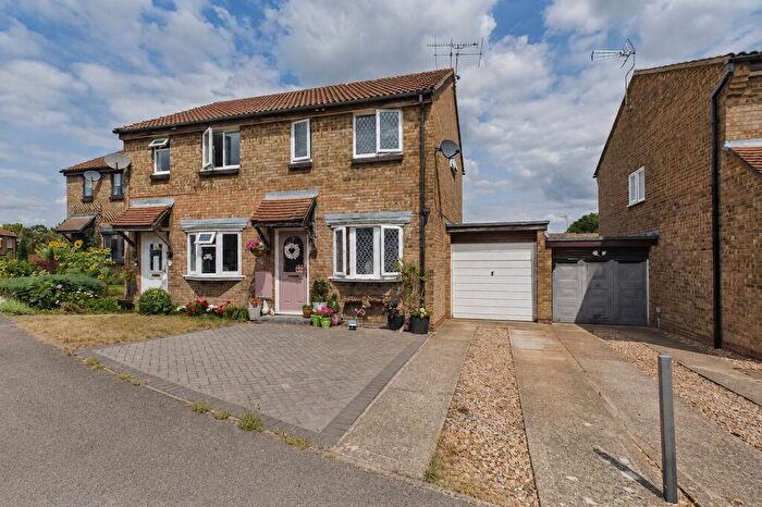 2 Bedroom End Of Terrace House For Sale In Wargrove Drive, Sandhurst, Berkshire, GU47