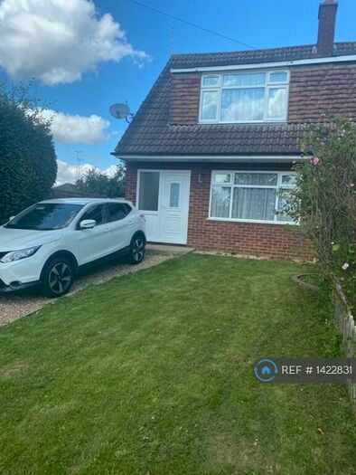 3 Bedroom Semi-Detached House To Rent In Bletchley, Bletchley, MK3