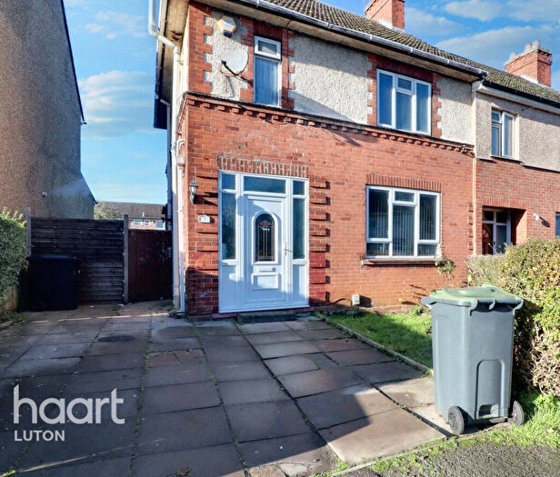 3 Bedroom Semi-Detached House For Sale In Maidenhall Road, Luton, LU4