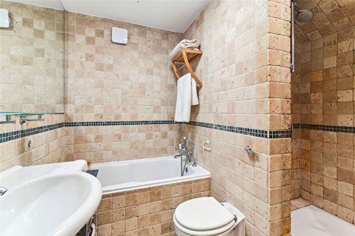 1 Bedroom Flat To Rent In Redcliffe Gardens, London, SW10