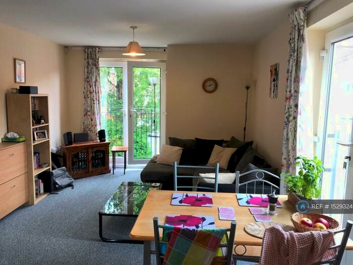 3 Bedroom Flat To Rent In Ladybarn Crescent, Manchester, M14