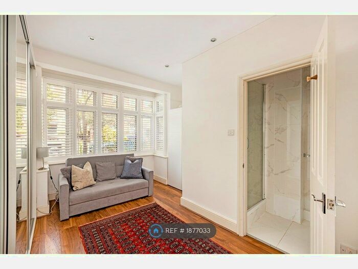 Studio To Rent In Dalgarno Gardens, London, W10