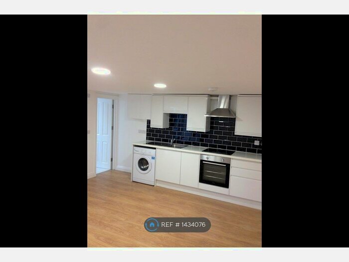 Studio To Rent In Hadley Wood, Hadley Wood, EN4