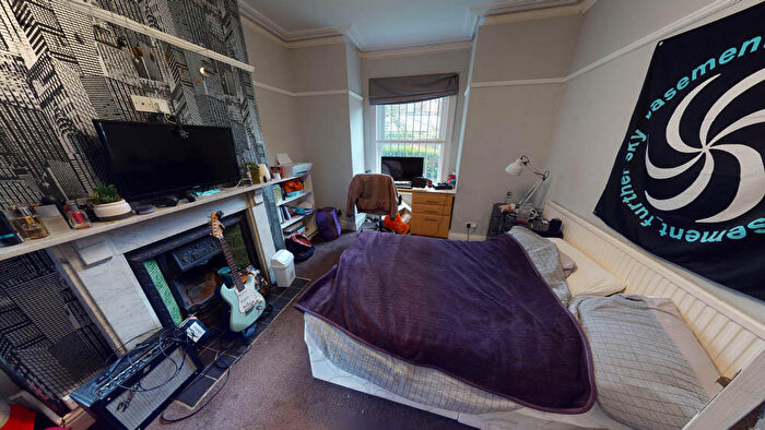 4 Bedroom House To Rent In Bennett Road, Leeds, LS6