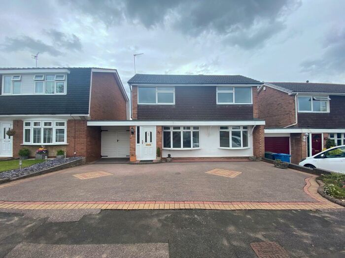 3 Bedroom Link Detached House To Rent In Burton Close, Tamworth, B79