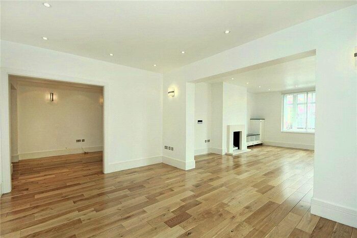 4 Bedroom Flat To Rent In Phillimore Court, Argyll Road, W8