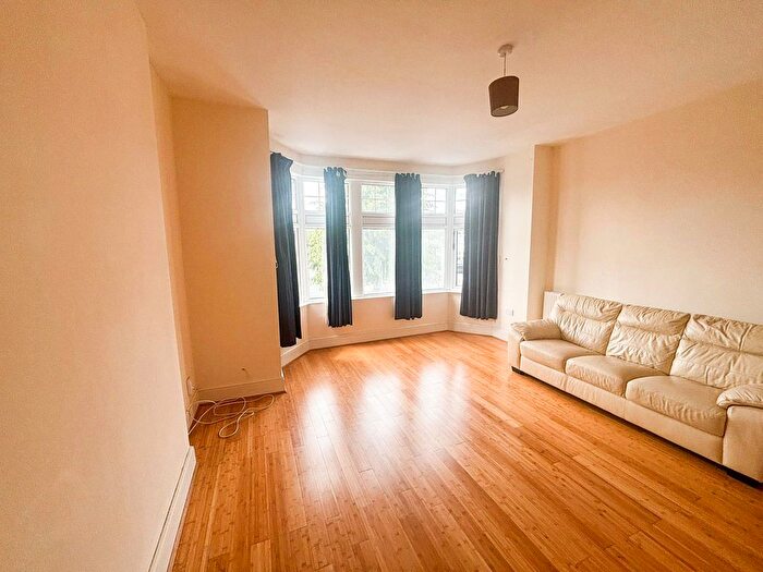 2 Bedroom Flat To Rent In Cranbrook Road, Ilford, IG1