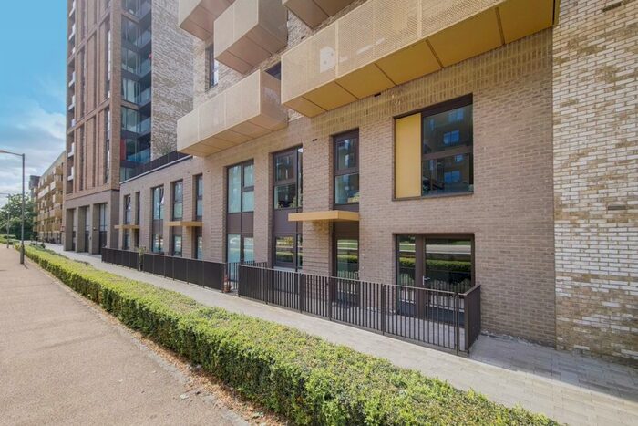 3 Bedroom Flat To Rent In Pell Street, London, SE8