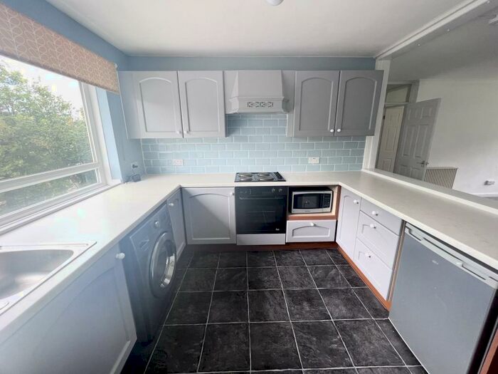 3 Bedroom Apartment To Rent In Elm Close, Mapperley Park, NG3