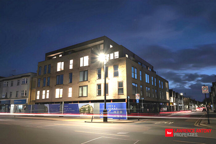 2 Bedroom Apartment For Sale In London Road, Westcliff-on-sea, SS0