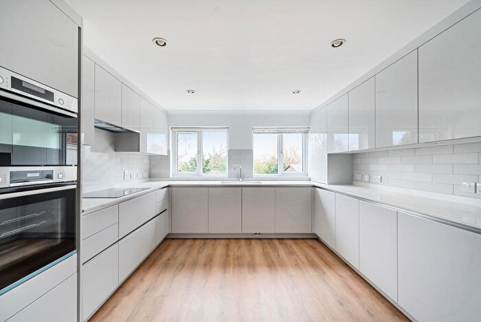 3 Bedroom Detached House To Rent In Barrack Road, Guildford, GU2