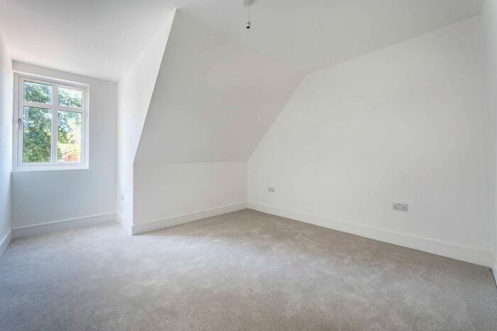 2 Bedroom Flat To Rent In Ark Apartments, South Croydon, CR2