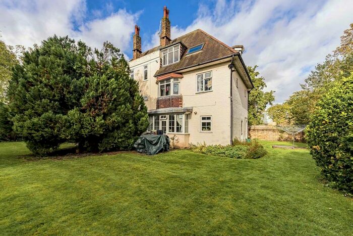 1 Bedroom Flat To Rent In Popes Avenue, Twickenham, TW2