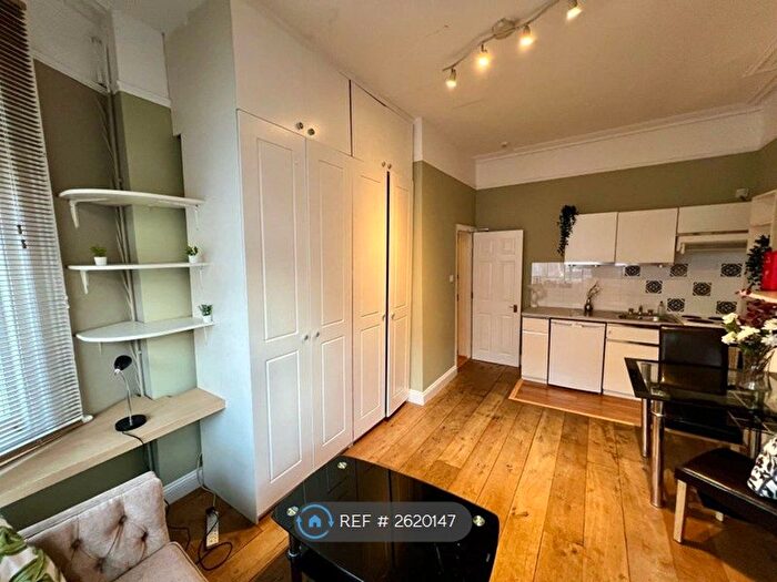 1 Bedroom Flat To Rent In Castletown Road, London, W14