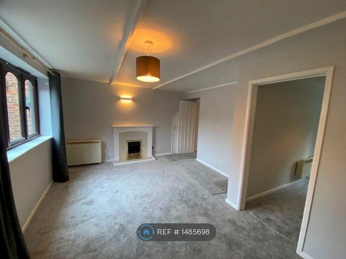 1 Bedroom Flat To Rent In Emmerson Court, Wooburn Green, High Wycombe, HP10