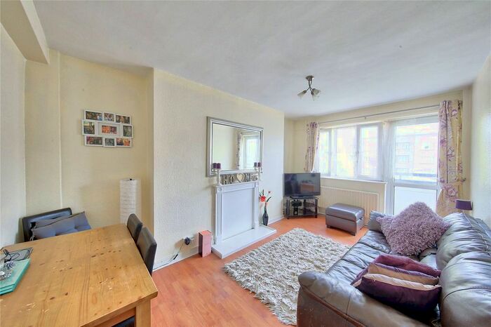 1 Bedroom Flat To Rent In Cambridge Gardens, Kingston Upon Thames, KT1