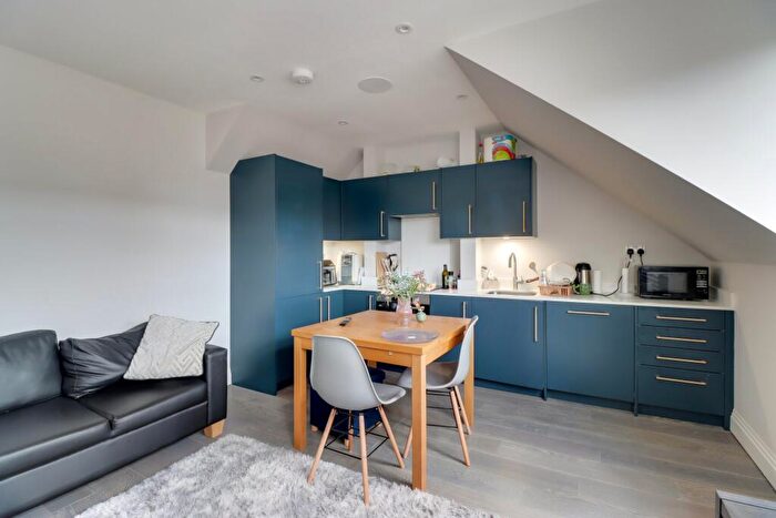 2 Bedroom Flat To Rent In Malvern Road, Maida Vale, NW6