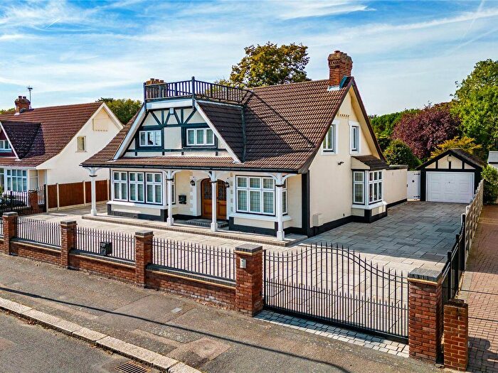 4 Bedroom Bungalow To Rent In Curtis Road, RM11