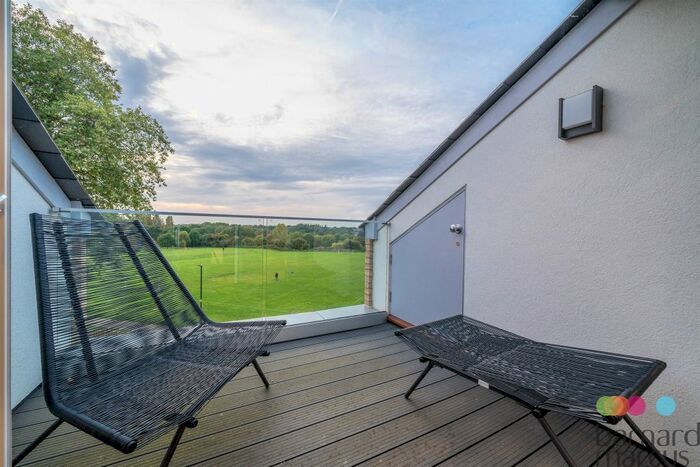 3 Bedroom Terraced House For Sale In Oak Grove, Muswell Hill, London, N10