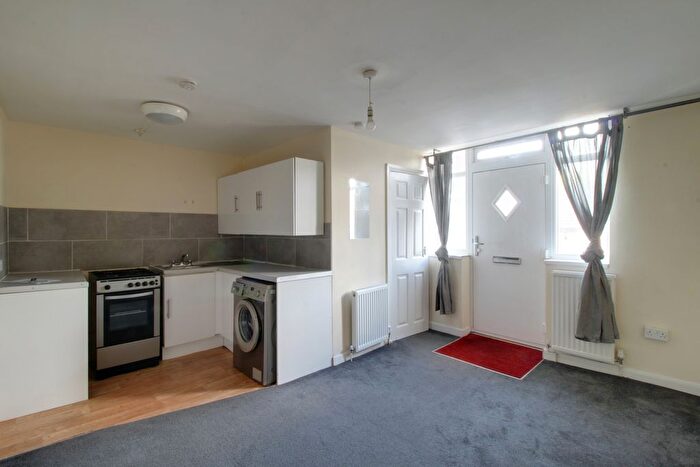 1 Bedroom Flat To Rent In Godstone Road, Kenley, CR8