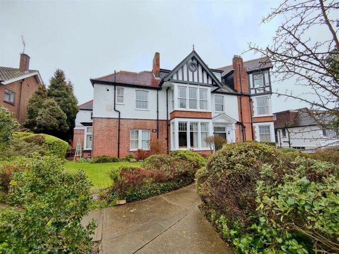 2 Bedroom Flat To Rent In Chalkwell Avenue, Westcliff-On-Sea, SS0