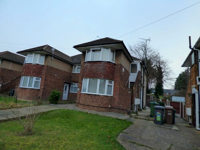 3 Bedroom Maisonette To Rent In Roman Rd, Luton, LU4