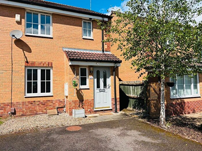 3 Bedroom Semi-Detached House For Sale In Sandstone Drive, Farnley, Leeds, LS12