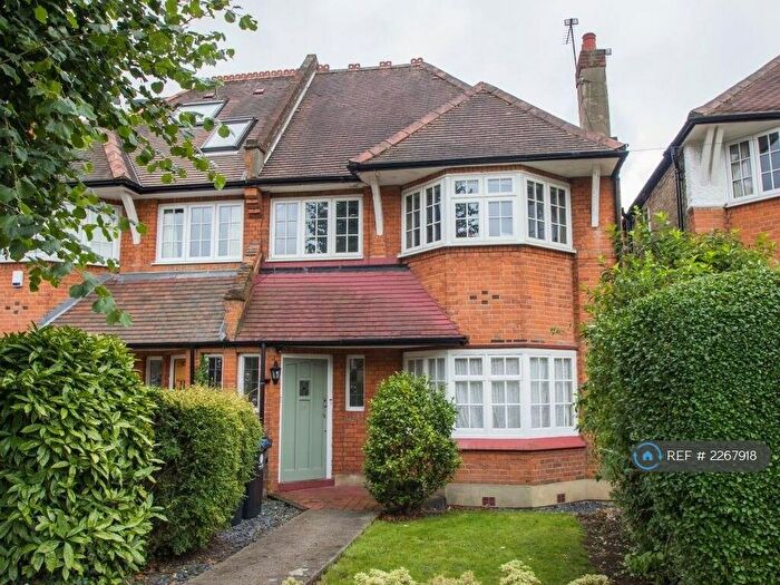 2 Bedroom Maisonette To Rent In Arundel Gardens, London, N21