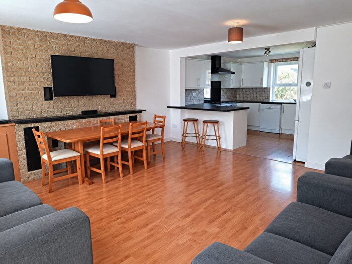 6 Bedroom Detached House To Rent In Eltham Rise, Woodhouse, Leeds, LS6