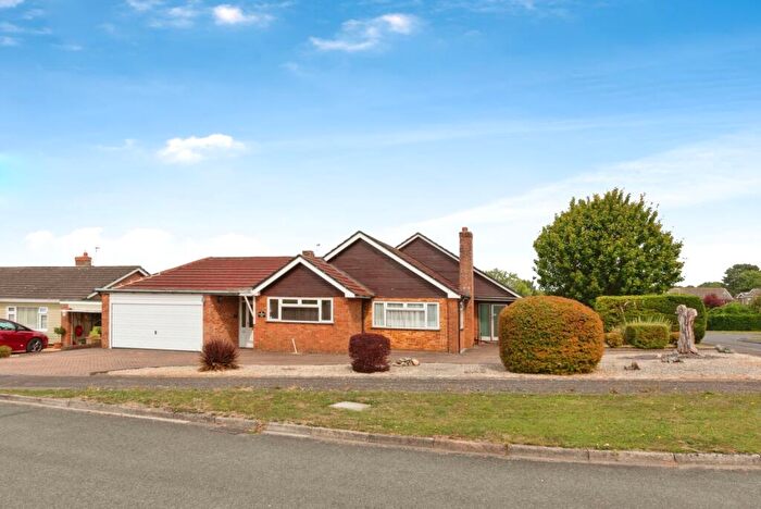 4 Bedroom Bungalow For Sale In Matthews Way, Oakley, Basingstoke, Hampshire, RG23