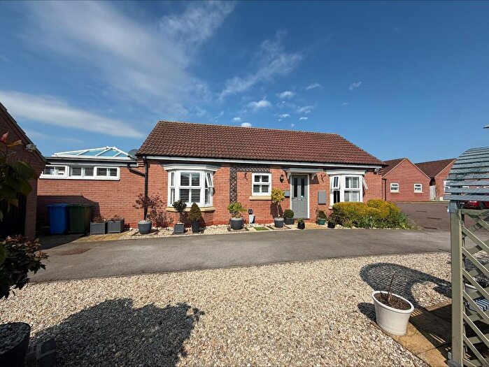 2 Bedroom Detached Bungalow For Sale In Fieldside Close, Cayton, Scarborough, YO11