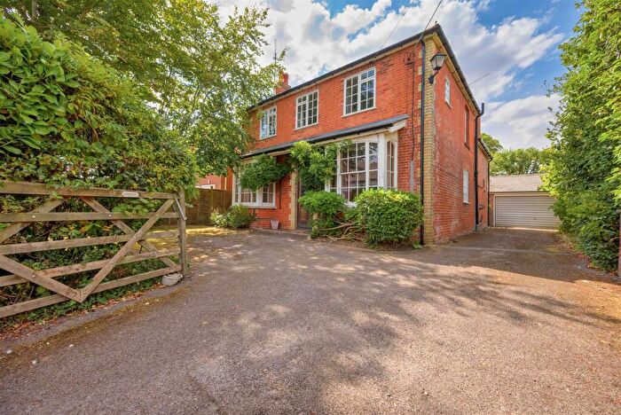 4 Bedroom Detached House For Sale In Grove Road, Sonning Common, RG4