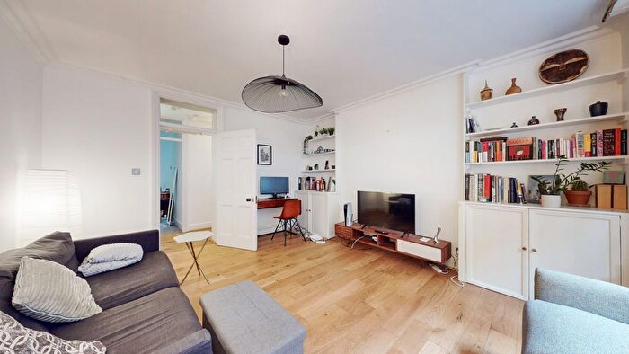 3 Bedroom Flat To Rent In Clarence Gate Gardens, Glentworth Street, NW1