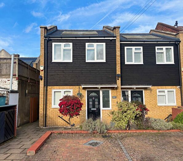 3 Bedroom Terraced House To Rent In Church Road, Sutton, SM3