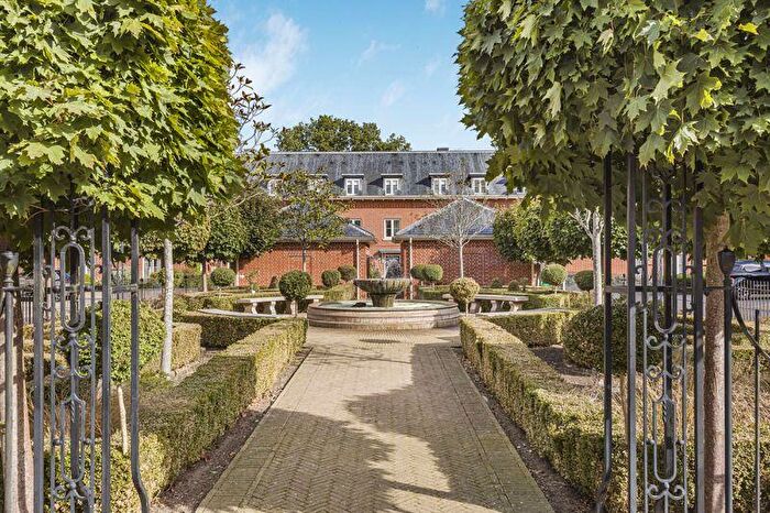 1 Bedroom Flat For Sale In Henmarsh Court, Hertford, SG13