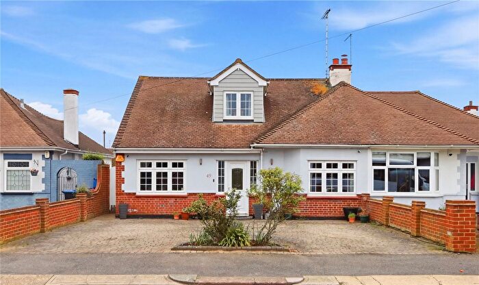 4 Bedroom Semi Detached House For Sale In Midhurst Avenue, Westcliff-On-Sea, Essex, SS0