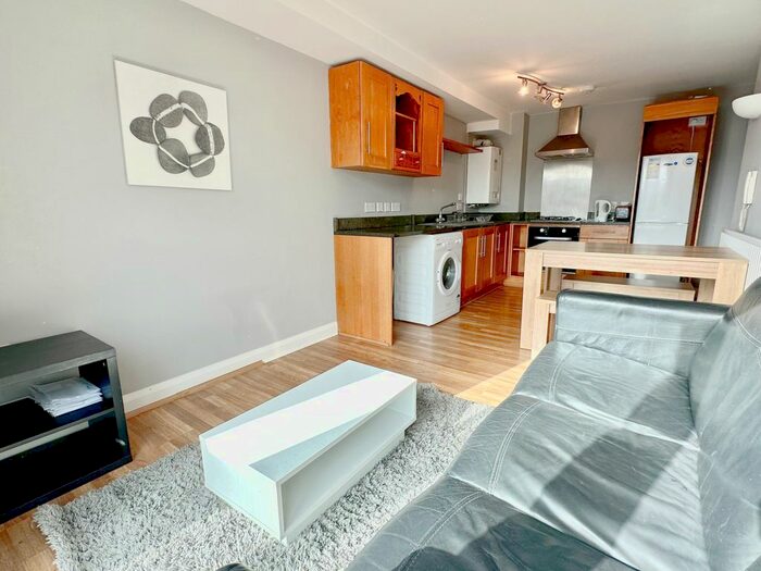 2 Bedroom Flat To Rent In Raleigh Square, Raleigh Street, Arboretum, NG7