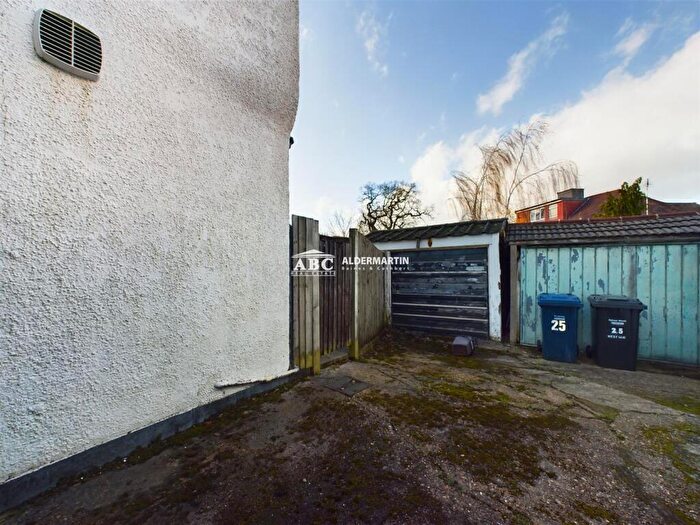3 Bedroom Semi-Detached House For Sale In Westside, London, NW4