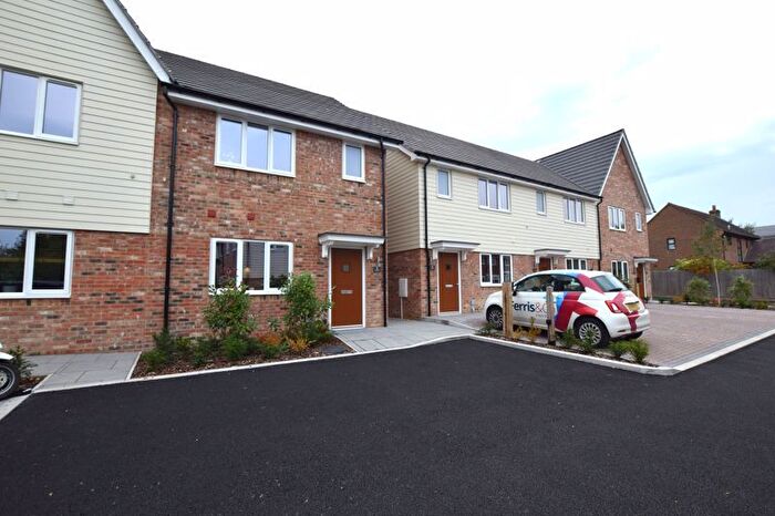 3 Bedroom Semi-Detached House To Rent In Mulberry Close, Coxheath, ME17