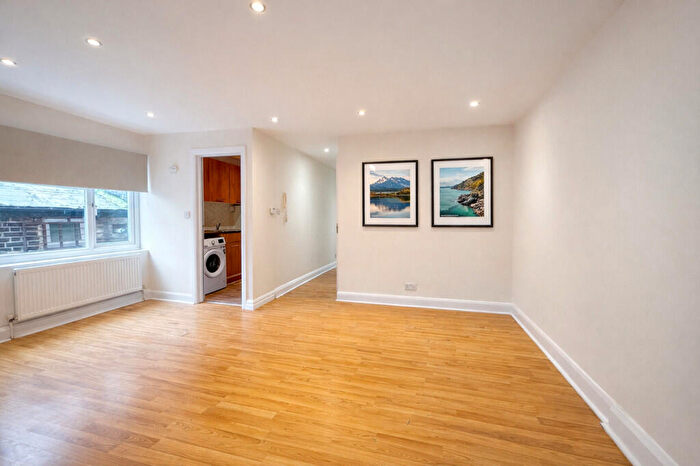 2 Bedroom Apartment To Rent In West Green Road, London, N15