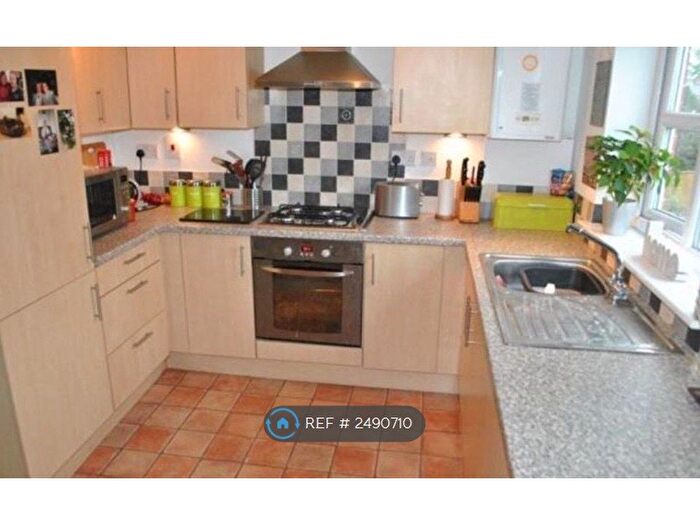 2 Bedroom Flat To Rent In Park View Court, Northampton, NN2