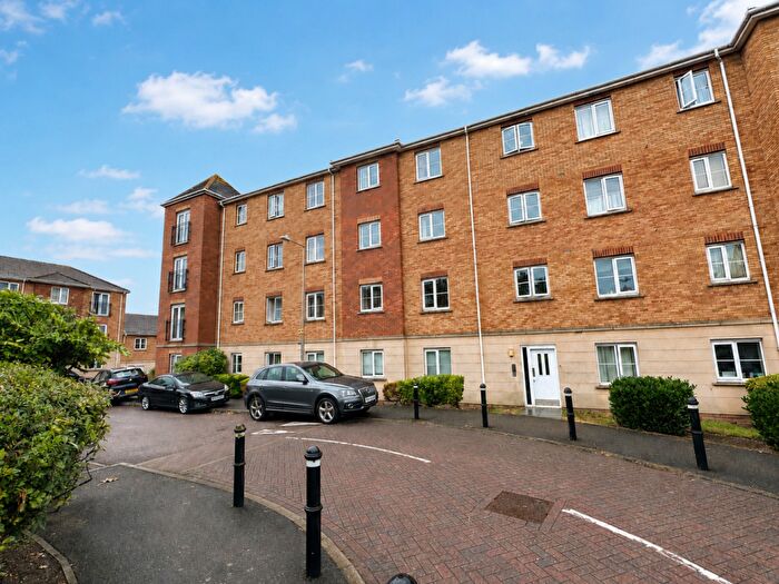 2 Bedroom Apartment To Rent In Ambleside, Purfleet-On-Thames, Essex, RM19