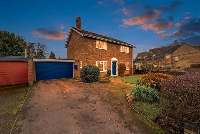 4 Bedroom Link Detached House For Sale In Great North Road, Alconbury, Huntingdon, Cambridgeshire, PE28