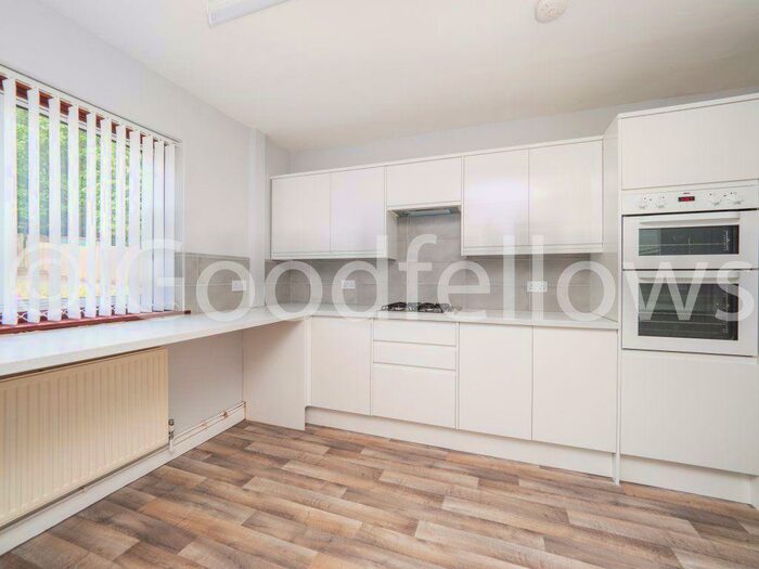 4 Bedroom House To Rent In Woodend, SM1